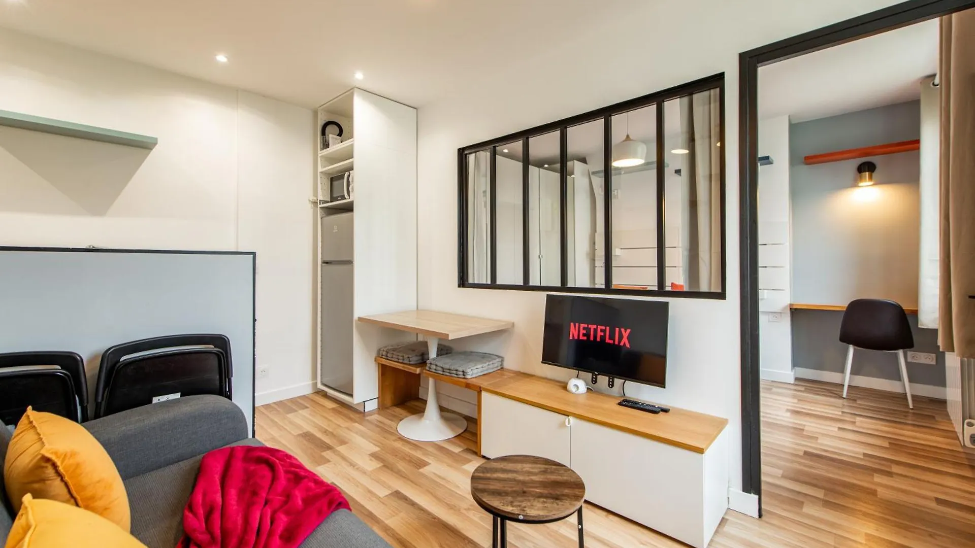 Apartment Cozy 1-bedroom With All Amenties In Montmartre