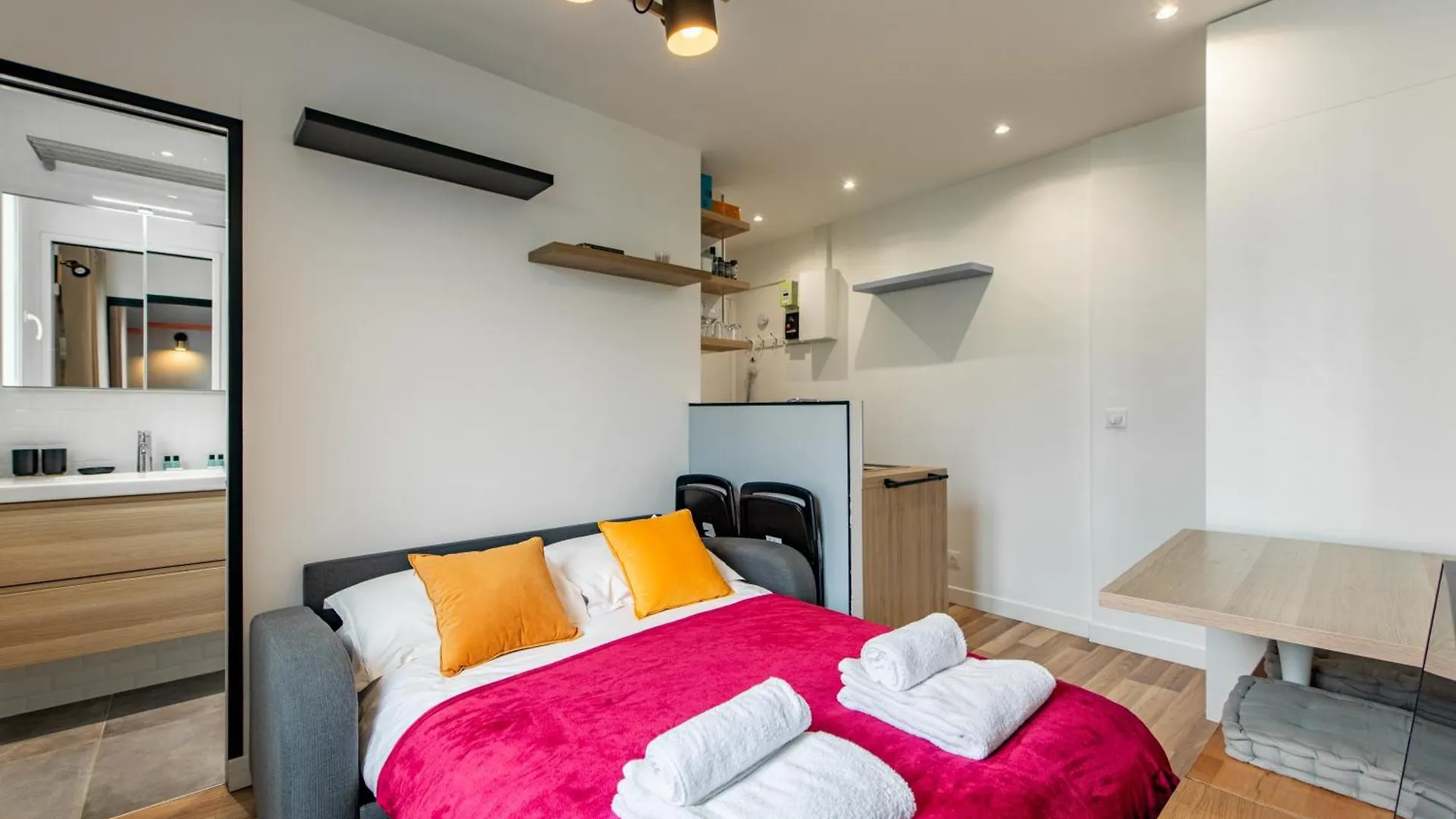 Lejlighed Cozy 1-bedroom With All Amenties In Montmartre *
